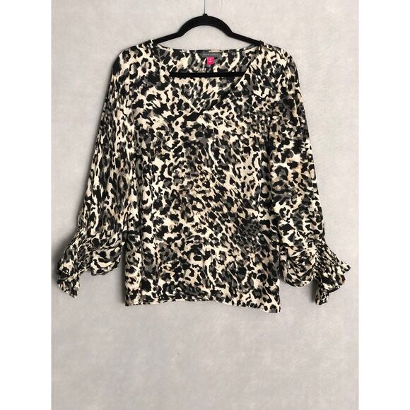 Vince Camuto Women's Medium Falling for Floral Top Natural Taupe NEW - Picture 1 of 6